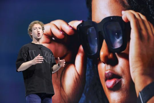 扎克伯格向 iPhone 宣战，称AI眼镜必取代手机
