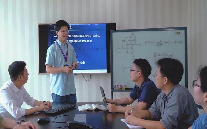 他是密码芯片安全技术的攻坚者，把每一件小事都做到极致